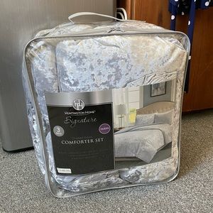 Huntington homes velvet comforter set
